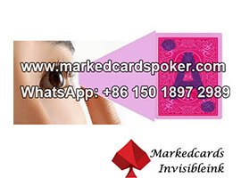 Lentes de contacto para ver cartas marcadas